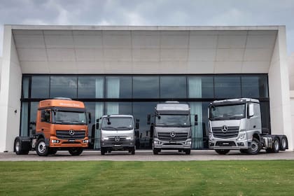 Mercedes-Benz encabezó el mercado con el 33,4% de participación en camiones y el 61,3% en buses, según datos oficiales.