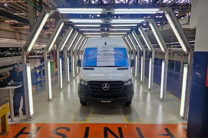 Mercedes-Benz inició la producción de la Sprinter con caja automática en la Argentina
