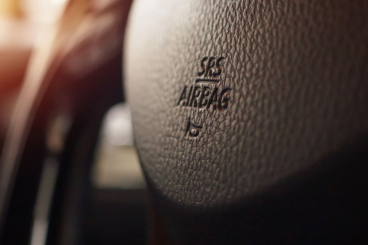 Mercedes-Benz llamó a revisión varios modelos por fallas en los airbags