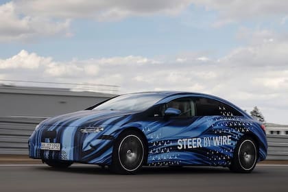 Mercedes Benz será el primer fabricante alemán en ofrecer un vehículo de producción con dirección por cable a partir de 2026