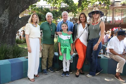 Mercedes Bermejo y Horacio Figueras (los padres de Nacho) junto a Eduardo Blaquier, Lucía de Anchorena y Elina Blaquier y Artemio Figueras.