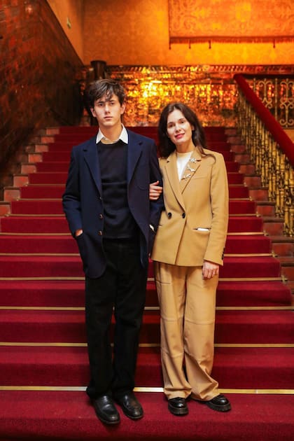 Mercedes Laconi Sundbland de Sánchez Elía, junto a su hijo, Santiago Sánchez Elía