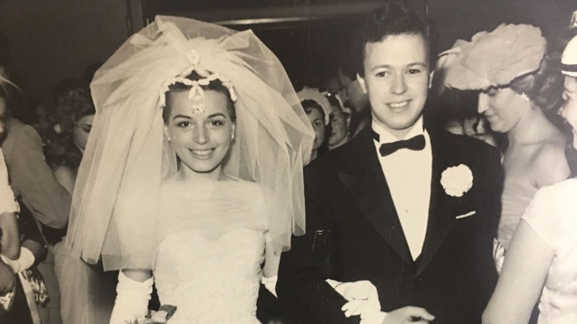 Mercedes López Paredes y Miguelito Romano, "El Cóndor", el día de su boda, en 1958