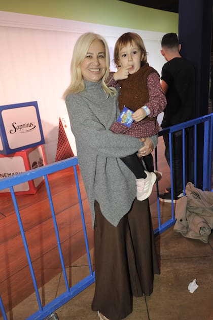 Mercedes Morán llevó a su nieta Fran, la pequeña heredera de su hija menor, Manuela Martínez