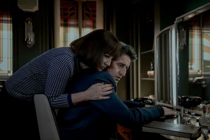 Mercedes Morán y Diego Peretti en El reino
