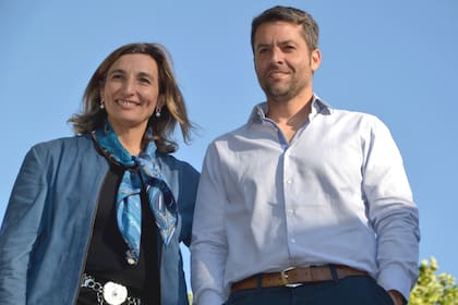 Mercedes Paz, junto con el presidente de la AAT, Agustín Calleri