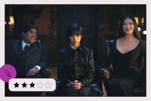 Merlina, serie original de Netflix, con Luis Guzmán, Jenna Ortega y Catherine Zeta Jones