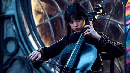 Merlina, un excéntrico personaje creado por Tim Burton y personificado por Jenna Ortega