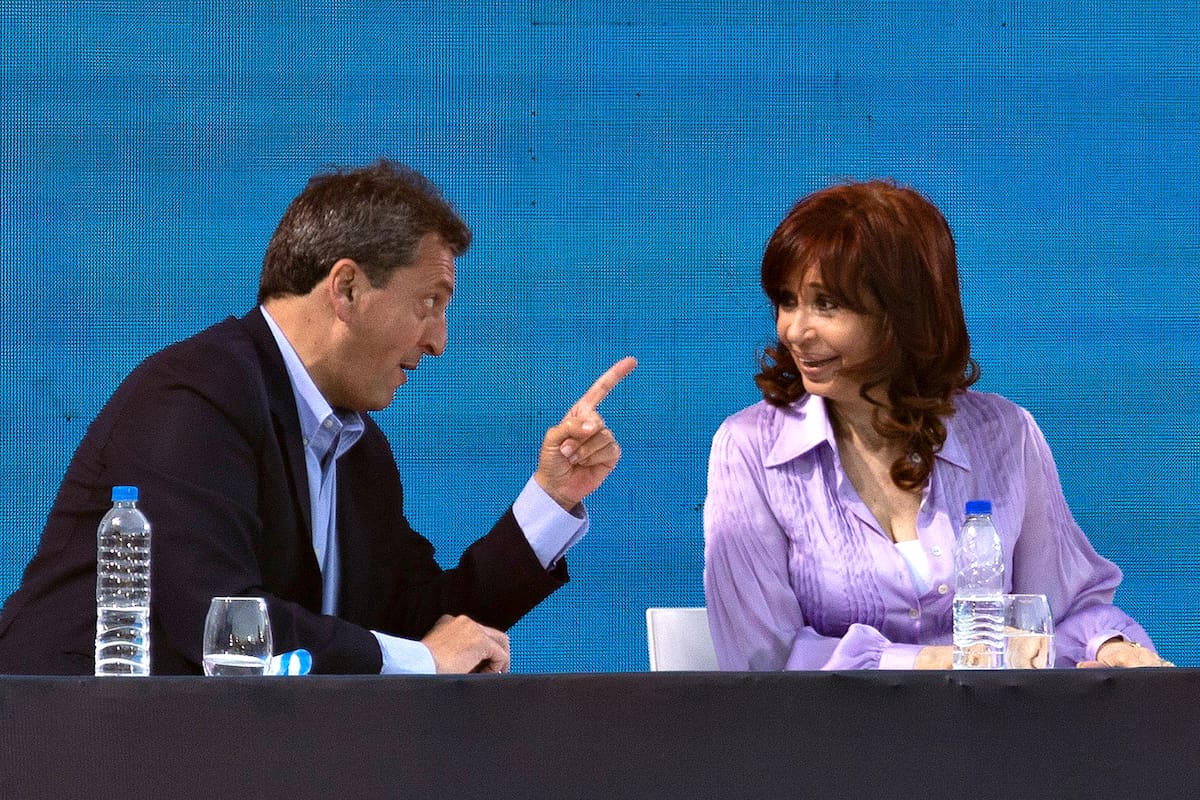 MERLO, ARGENTINA - NOVEMBER 11: (L-R) President of the Chamber of Deputies Sergio Massa talks to Vice President of Argentina Cristina Fernandez as President of Argentina Alberto Fernandez and Governor of Buenos Aires Province Axel Kicillof gesture during the closing rally of Frente de Todos party ahead of midterm elections on November 11, 2021 in Merlo, Argentina. After losing in most of the districts in the primary elections held on September 12, ruling party seeks to reverse the results on this Sunday 14th elections. (Photo by Tomas Cuesta/Getty Images)