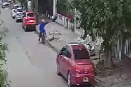 Merlo: Dejó a a su hijo en el colegio y la asaltaron