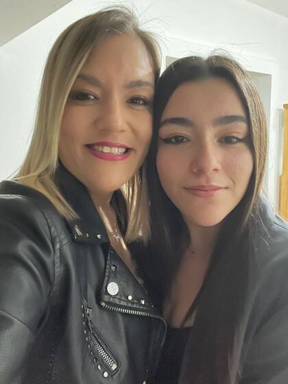 Mery con su hija años después.