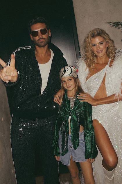 Mery junto a su
marido, Meme Bouquet, y
Mila, la mayor de sus dos
hijas.