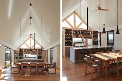 Mesa de comedor 'Lola', sillas 'Sal', sillones 'Bilbao' y banquetas 'Mamut' (Bull Buenos Aires). Lámparas colgantes (Vía Luce). En sector cocina, mesada de isla 'White Storm' (Silestone). Bajomesadas y alacenas en melamina 'Siena natural' (Fibraplac). Fotos: Aldo Lanzi. Gentileza: ND Estudio