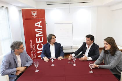 Mesa de economistas del agro y especialistas de Ag Tech en la Ucema: Nicolas Larrandart, Daniel Lema, Iván Ordóñez y Ariadna Berger
