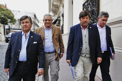Pelegrina (SRA), Iannizzotto (Coninagro), Chiesa (CRA) y Achetoni (FAA) al llegar a la reunión con Alberto Fernández
