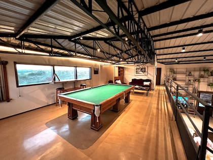 Mesa de pool y otros juegos en las áreas públicas de La Dorada.