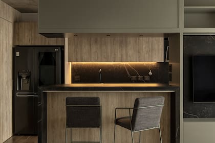 Mesadas y alzada en Dekton 'Kelya' (Eurostone). Todos los artefactos de luz son de E27 Iluminación