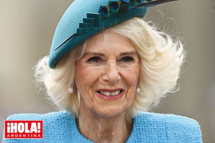 Meses atrás, Camilla supervisó en persona los trabajos de restauración y bordado de las togas y túnicas que llevarán el día de la coronación. La Reina es, desde 2017, patrona de la Real Escuela de Bordado, fundada en 1872.