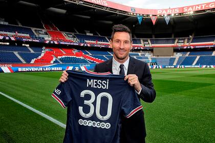 Mesi con la camiseta número 30