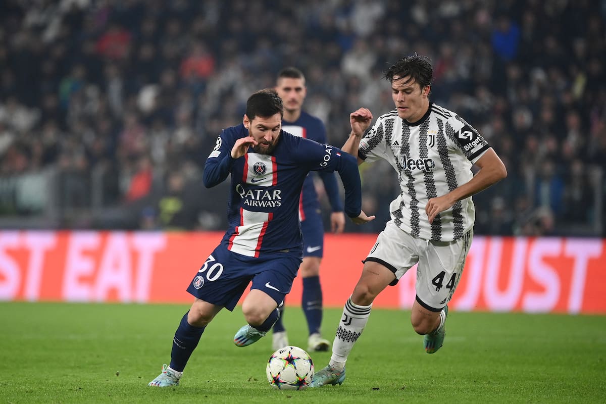 Messi, a la carrera con pelota al pie para dejar atrás a Fagioli