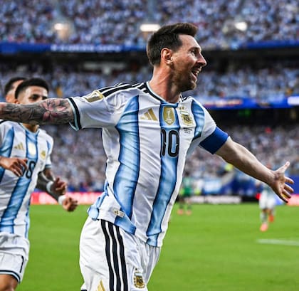 Messi agiganta su leyenda en los Mundiales (Foto: X)