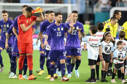 Messi al frente, un imán de las miradas en la noche de Miami