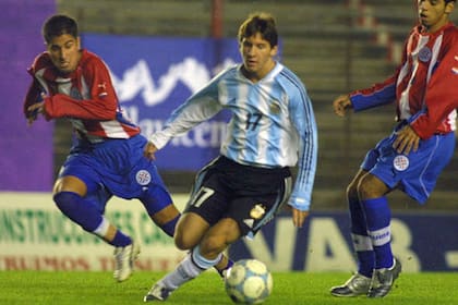 Messi, ante la marca de los jugadores paraguayos
