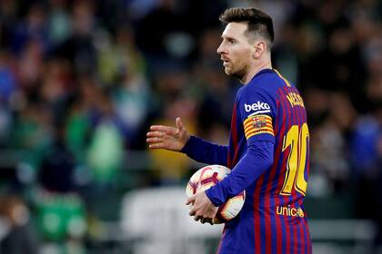 Messi, autor de tres goles a Barcelona