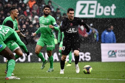 Messi bajo la nieve: el argentino le dio el pase a Marquinhos para el empate parcial de PSG