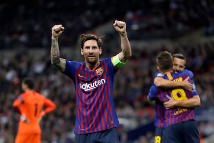 Messi celebra su gol a Tottenham en Wembley