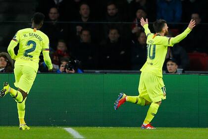 Messi celebra su gol, el primero de Barcelona ante PSV.