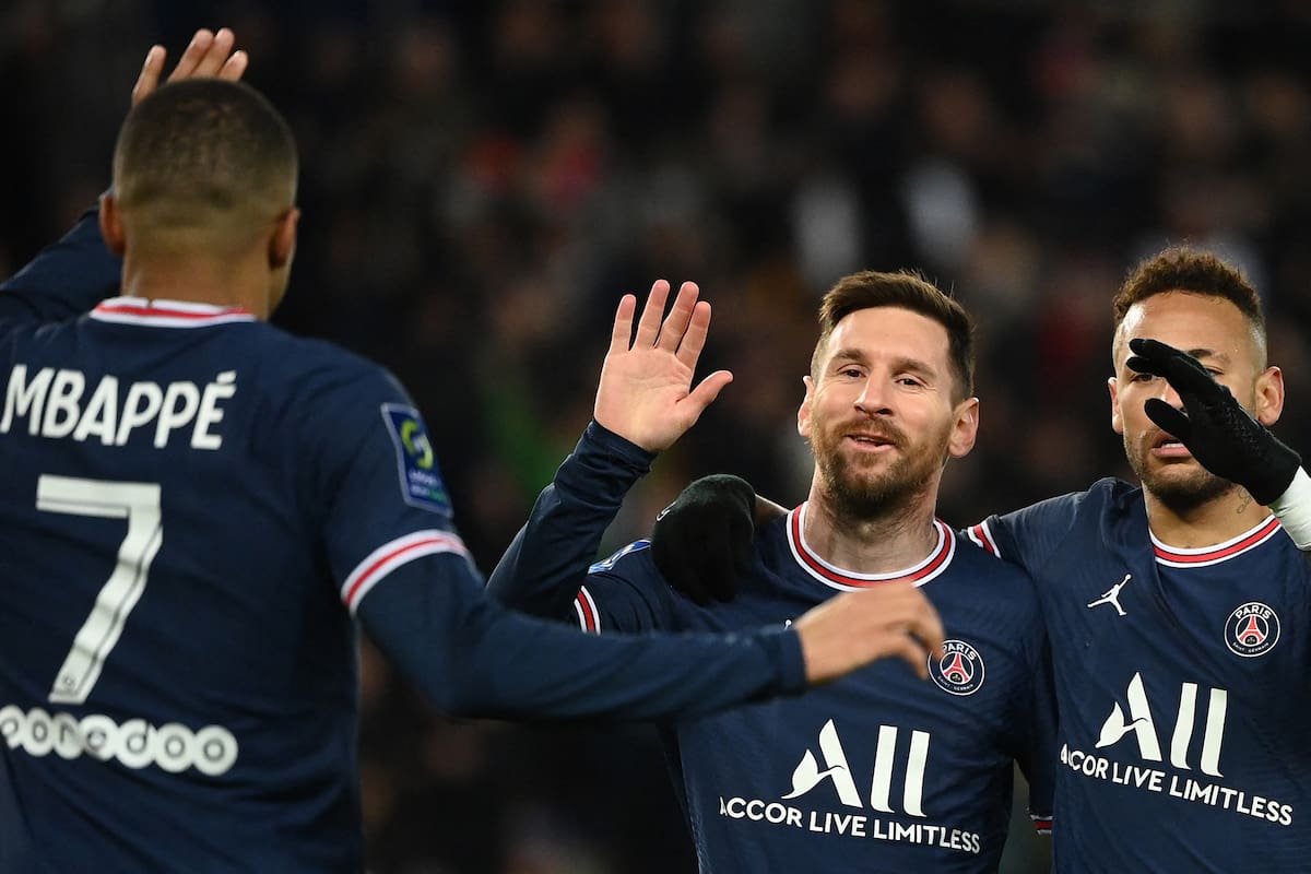 Messi celebra su tanto que tuvo la asistencia de Mbappé