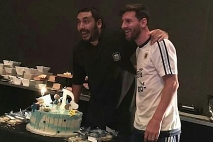 Messi celebró sus 29 años nuevamente al lado de Diego Iacovone