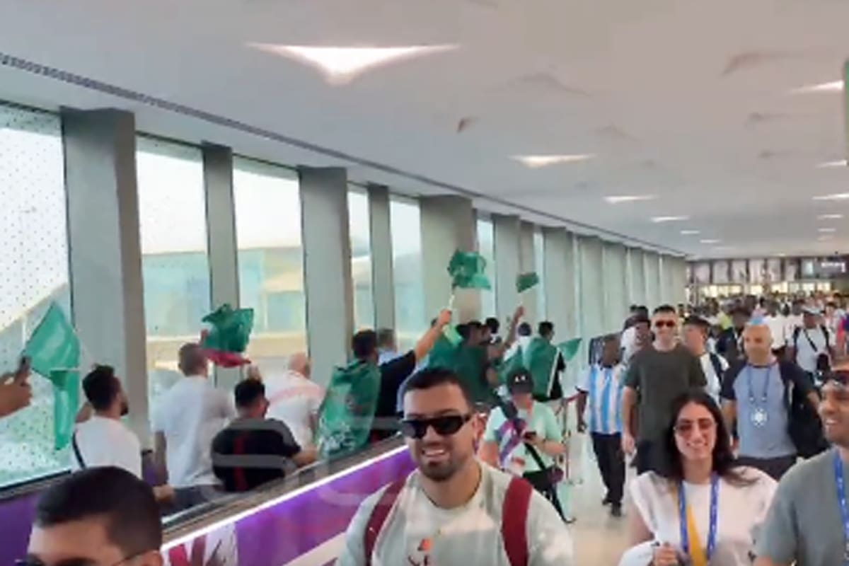 “¡Messi chau, Messi chau, Messi chau chau chau!”: las cargadas de los hinchas de Arabia Saudita tras ganarle a Argentina