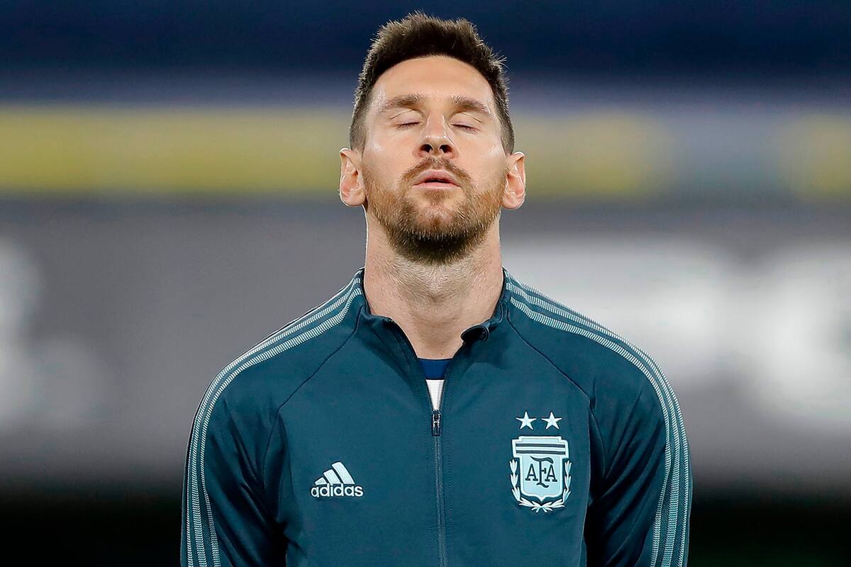 Messi con la selección Argentina contra Paraguay