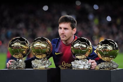 Messi con su cuarto Balón de Oro, en 2012