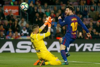 Sobre el final, Messi la paró de pecho y definió sobre el arquero, para sellar el 3-1