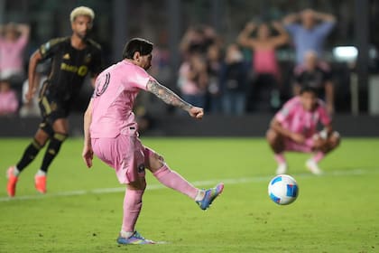 Messi, de penal, vence a Lloris: fue el gol decisivo