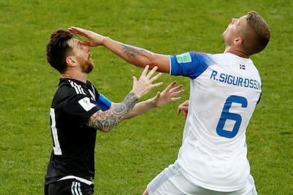 Lionel Messi -Ragnar Sigurdsson