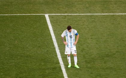 Messi, el capitán, y una actitud que fue el símbolo del partido Argentina vs. Croacia del Mundial pasado. Este martes habrá revancha