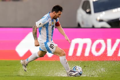 Messi en acción ante Venezuela