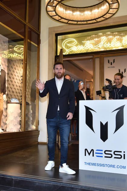 Messi en su tienda, con sede en Barcelona