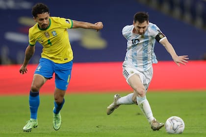 Messi encara ante Marquinhos