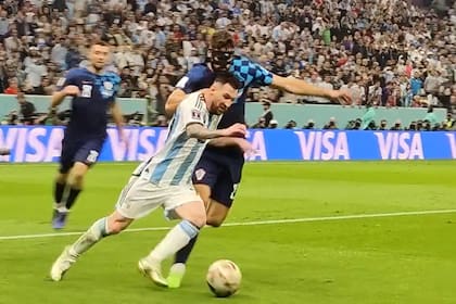 Messi está a punto de culminar su corrida memorable, que terminará en el gol de Julián Álvarez; será el tercero de la Argentina sobre Croacia