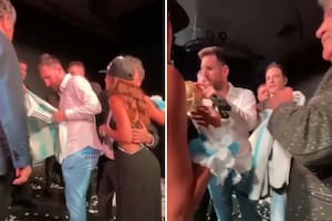 Messi firma remeras y la copa del mundo en el cumpleaños de 15 de su sobrina