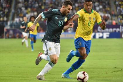 Messi, frente a Brasil; la Argentina se dispone a enfrentar una eliminatoria compleja