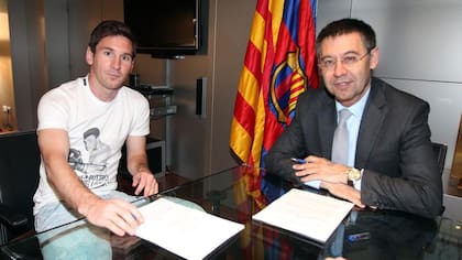Messi hace varios años, en su última renovación con Barcelona