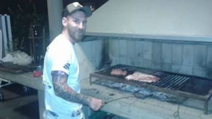 Messi haciendo asado