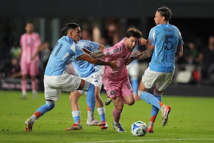 Messi inaugura campaña de MLS con asistencia a Segovia e Inter Miami iguala 2-2 ante NYCFC