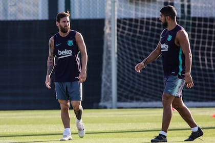 Messi junto a Suárez en el entrenamiento orevio a la final con Sevilla